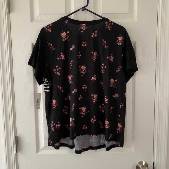 Tie front top with necklace - Picture 3 of 4